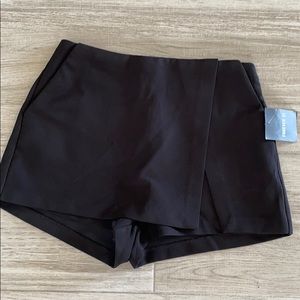 Forever21 skort size small, black with pockets NWT